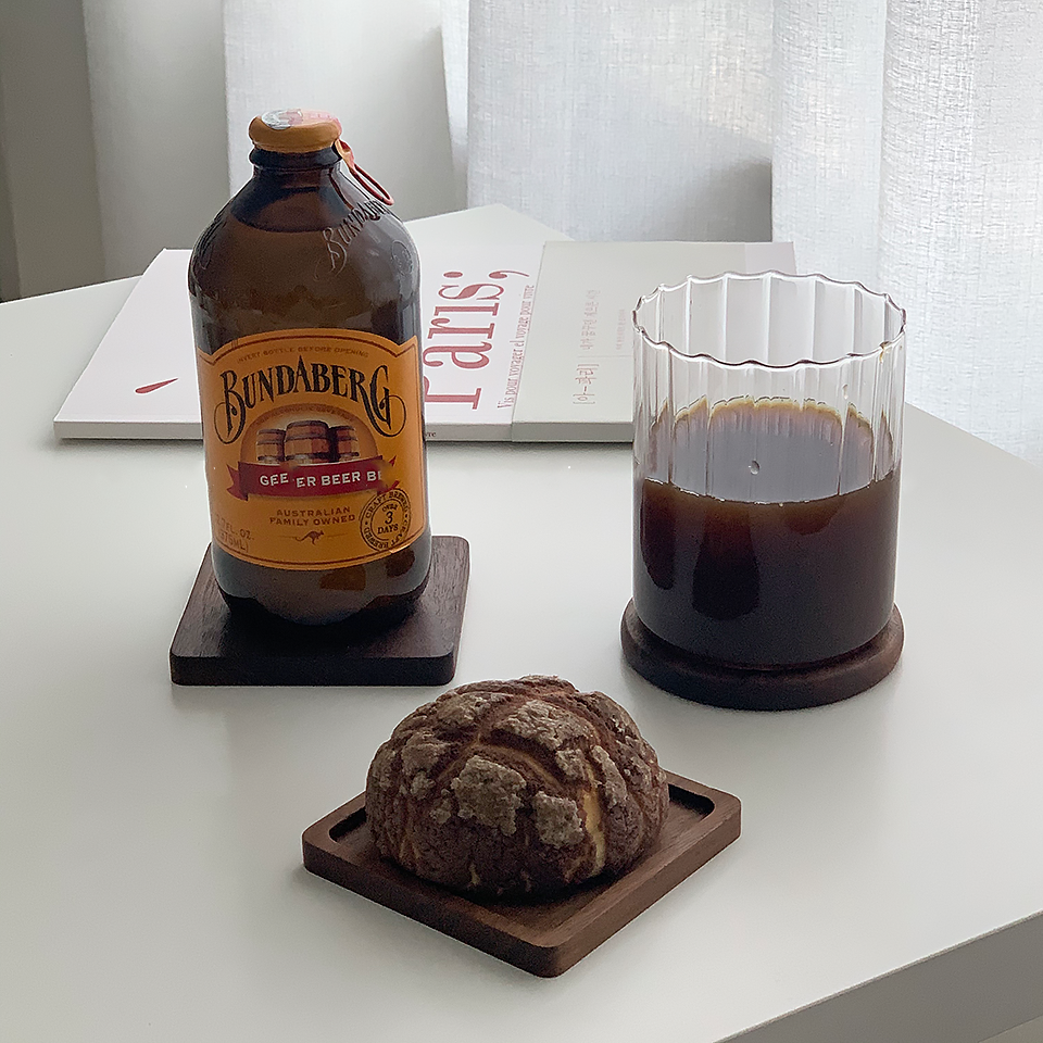 Posavasos de Madera de Nogal Japonés Sin Pintar y Aislado