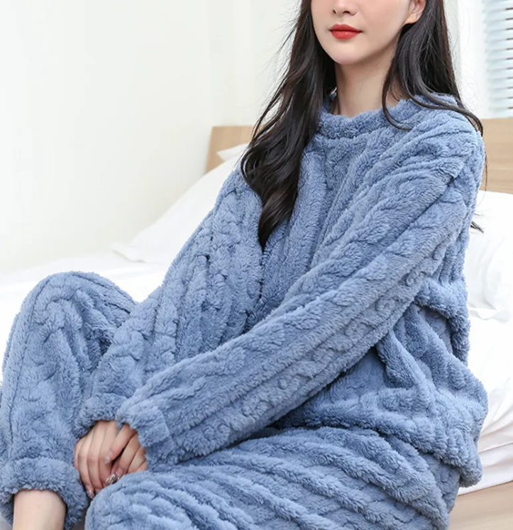 Conjunto de Pijama de Terciopelo Coral de Invierno – Suéter Cálido y Pantalones