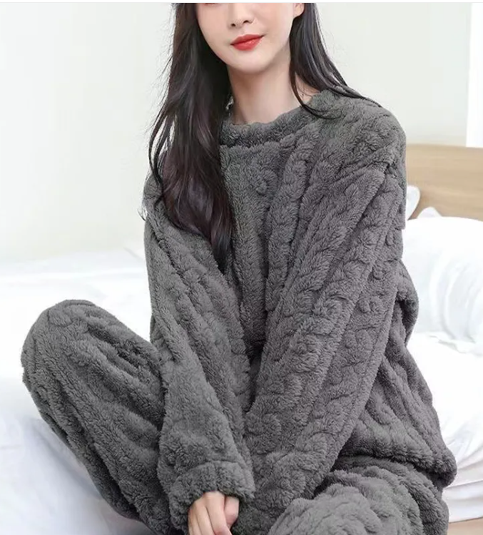 Conjunto de Pijama de Terciopelo Coral de Invierno – Suéter Cálido y Pantalones