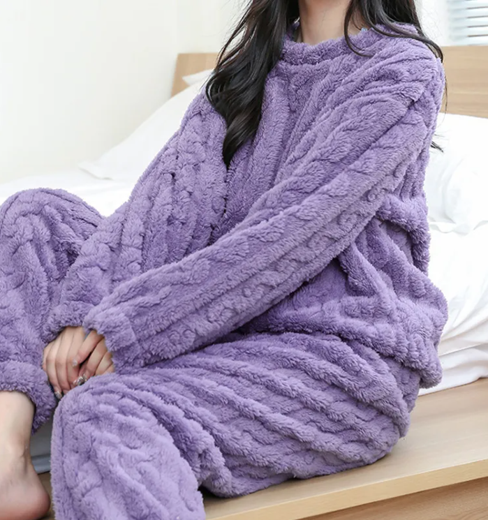 Conjunto de Pijama de Terciopelo Coral de Invierno – Suéter Cálido y Pantalones